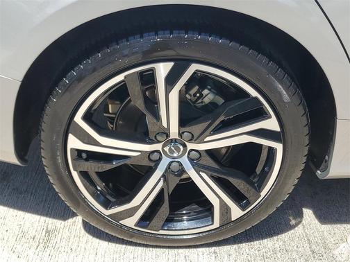 2024 Volvo S60 B5 Core Dark Theme