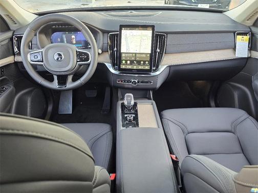 2025 Volvo XC90 B6 Plus 7-Seater