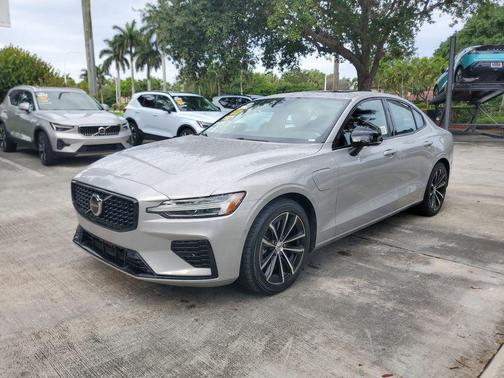 Silver 2023 Volvo S60 Recharge Plug-In Hybrid T8 Plus Dark Theme