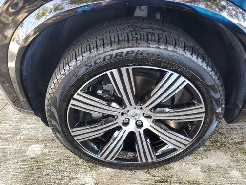 2024 Volvo XC90 B6 Ultimate Bright Theme 7-Seater