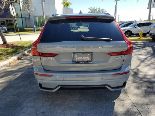 2025 Volvo XC60 B5 Plus