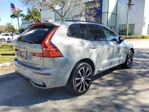2025 Volvo XC60 B5 Plus