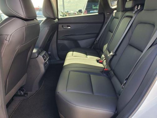 Everest White P 2026 Nissan Murano SL