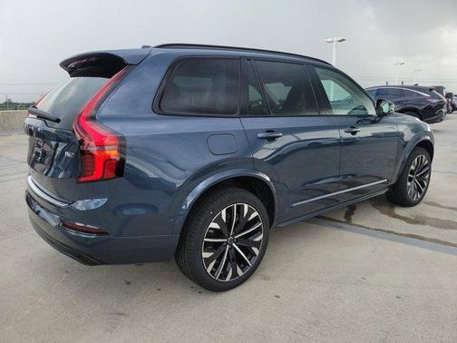 2026 Volvo XC90 B6 Ultra Dark Theme 7-Seater