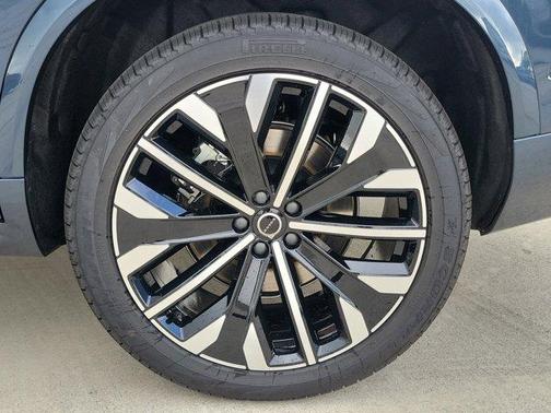 2026 Volvo XC90 B6 Ultra Dark Theme 7-Seater