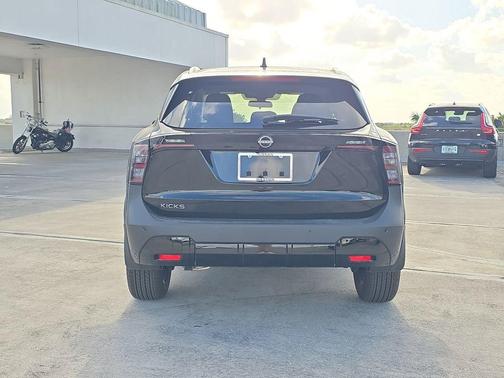 Super Black 2026 Nissan Kicks SV