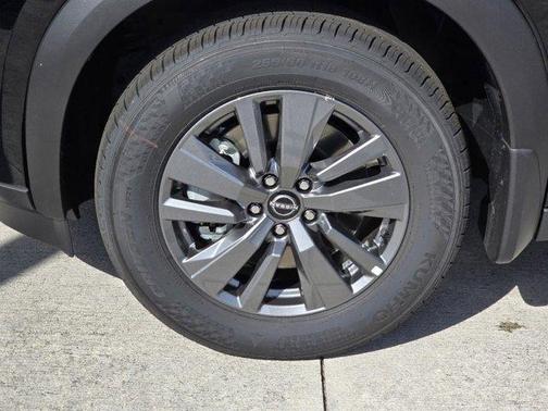 2025 Nissan Pathfinder S