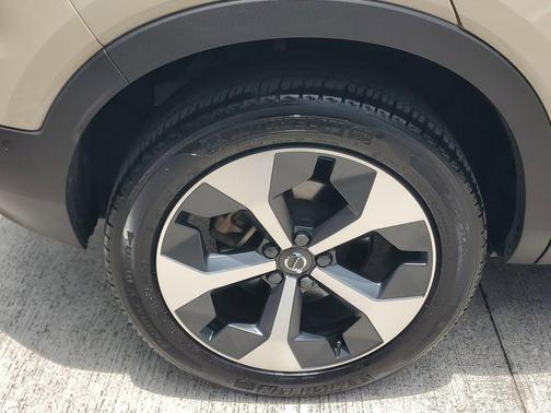 Sand Dune Metallic 2025 Volvo XC40 B5 Plus Dark Theme