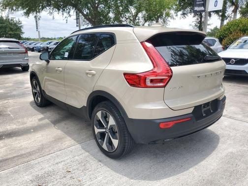 Sand Dune Metallic 2025 Volvo XC40 B5 Plus Dark Theme