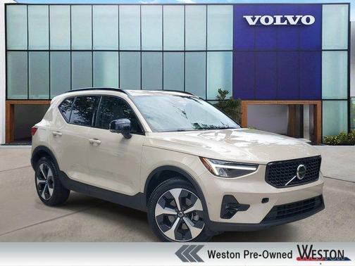 Sand Dune Metallic 2025 Volvo XC40 B5 Plus Dark Theme