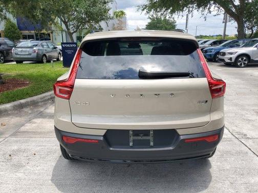 Sand Dune Metallic 2025 Volvo XC40 B5 Plus Dark Theme