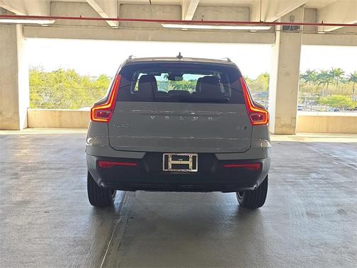 2026 Volvo XC40 B5 Plus