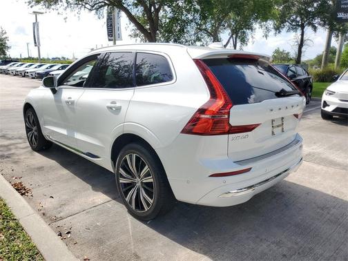 2023 Volvo XC60 B5 Plus Bright Theme