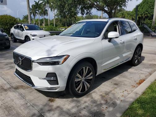 2023 Volvo XC60 B5 Plus Bright Theme