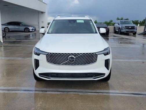 Crystal White Pearl 2026 Volvo XC90 B6 Plus 7-Seater