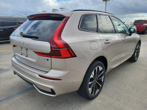 Bright 2026 Volvo XC60 B5 Plus