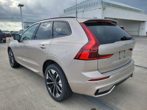 Bright 2026 Volvo XC60 B5 Plus