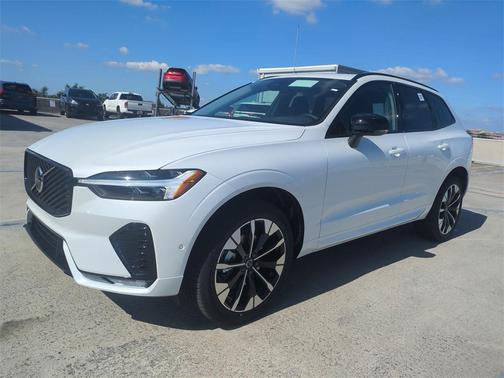 2026 Volvo XC60 B5 Plus