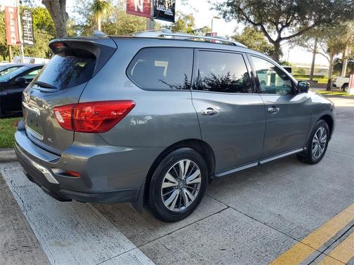 2020 Nissan Pathfinder SL