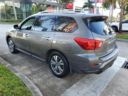 2020 Nissan Pathfinder SL