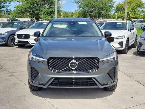 Forest Green 2026 Volvo XC60 B5 Core