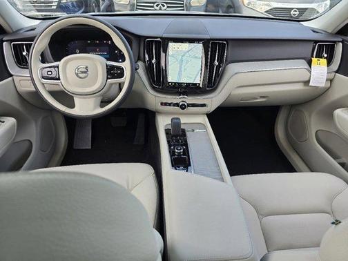 2025 Volvo XC60 B5 Plus