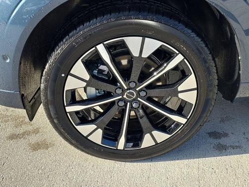 Denim Blue Metallic 2026 Volvo XC60 B5 Plus