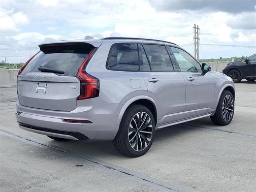 2026 Volvo XC90 Plug-In Hybrid T8 Ultra Dark Theme 7-Seater