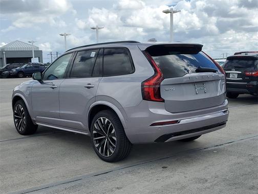 2026 Volvo XC90 Plug-In Hybrid T8 Ultra Dark Theme 7-Seater