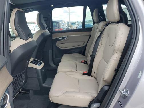 2026 Volvo XC90 Plug-In Hybrid T8 Ultra Dark Theme 7-Seater