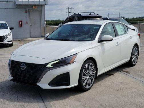 Pearl White Tri-Coat 2026 Nissan Altima SV