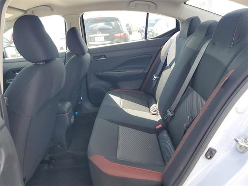 2025 Nissan Versa 1.6 SR