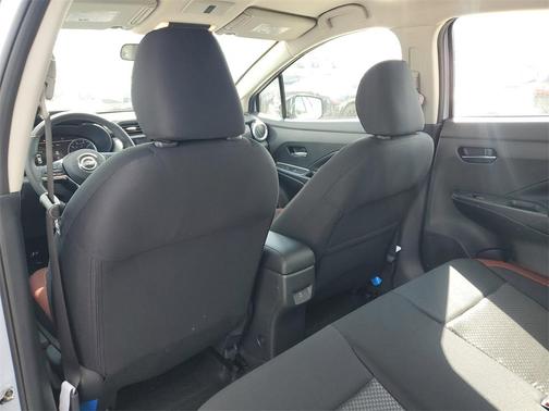 2025 Nissan Versa 1.6 SR