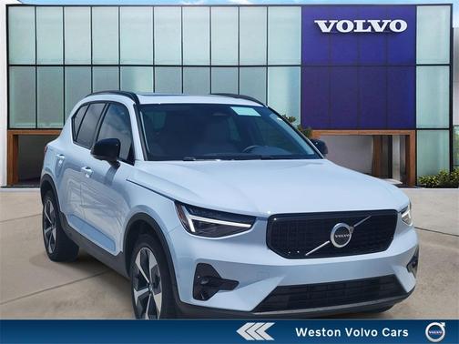 2026 Volvo XC40 B5 Plus