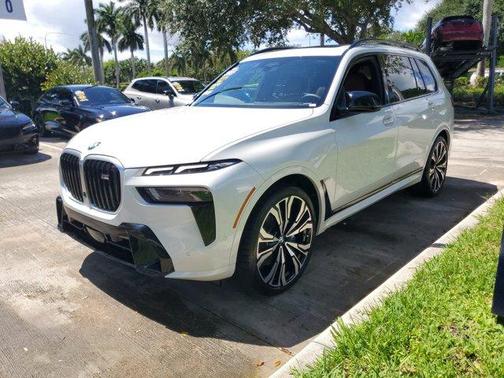 2025 BMW X7 M60i