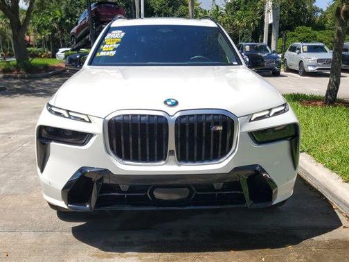 2025 BMW X7 M60i