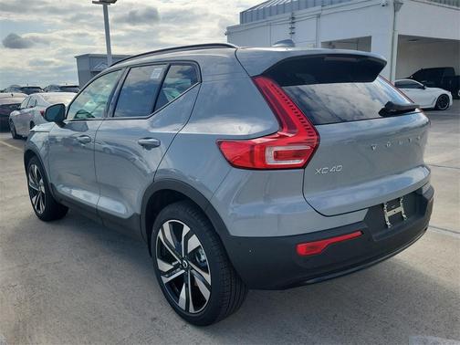 2026 Volvo XC40 B5 Plus