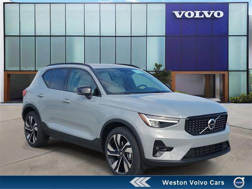 2026 Volvo XC40 B5 Plus
