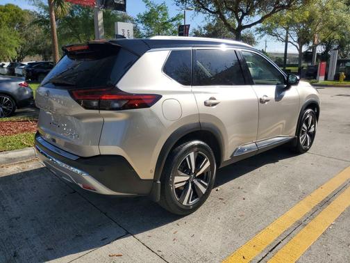 2 Tone Champagne Black Roof 2023 Nissan Rogue Platinum