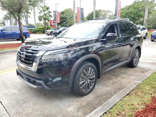 2024 Nissan Pathfinder SL