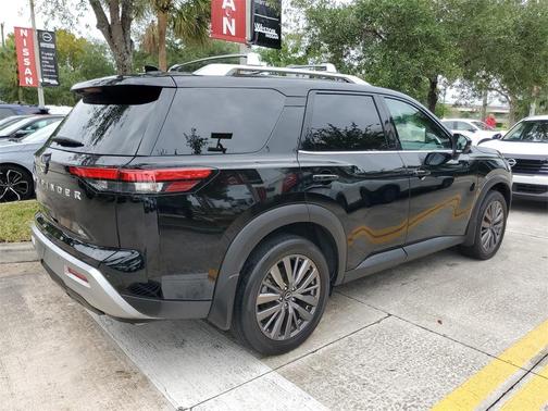 2024 Nissan Pathfinder SL