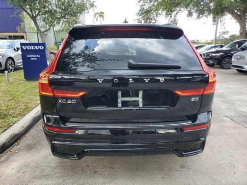 2023 Volvo XC60 B5 Plus Dark Theme