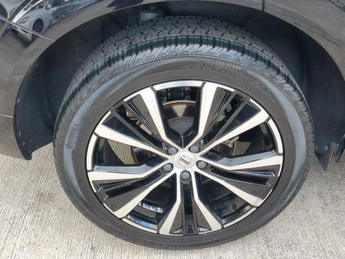 2023 Volvo XC60 B5 Plus Dark Theme