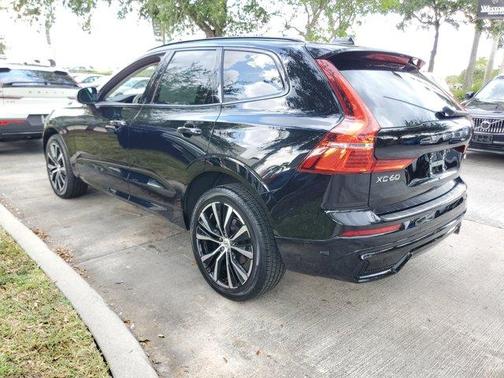 2023 Volvo XC60 B5 Plus Dark Theme