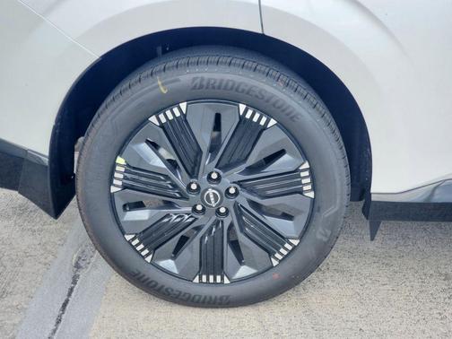 Everest White P 2026 Nissan Murano Platinum