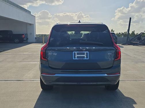 Denim Blue Metallic 2026 Volvo XC90 B6 Ultra 7-Seater