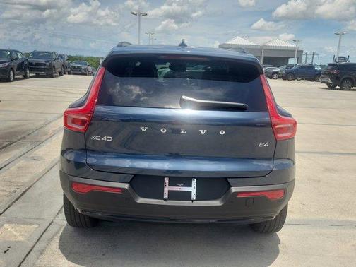 2026 Volvo XC40