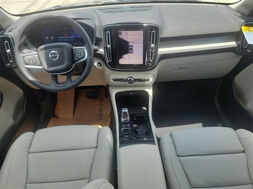 2026 Volvo XC40