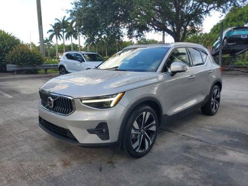 Silver 2023 Volvo XC40 B5 Ultimate Bright Theme