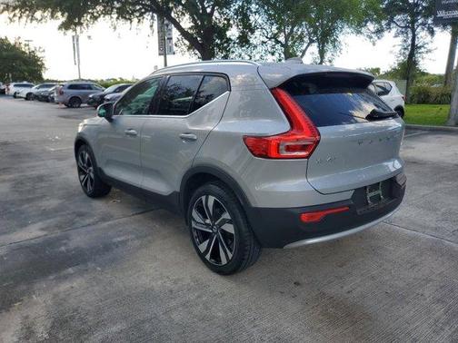 Silver 2023 Volvo XC40 B5 Ultimate Bright Theme